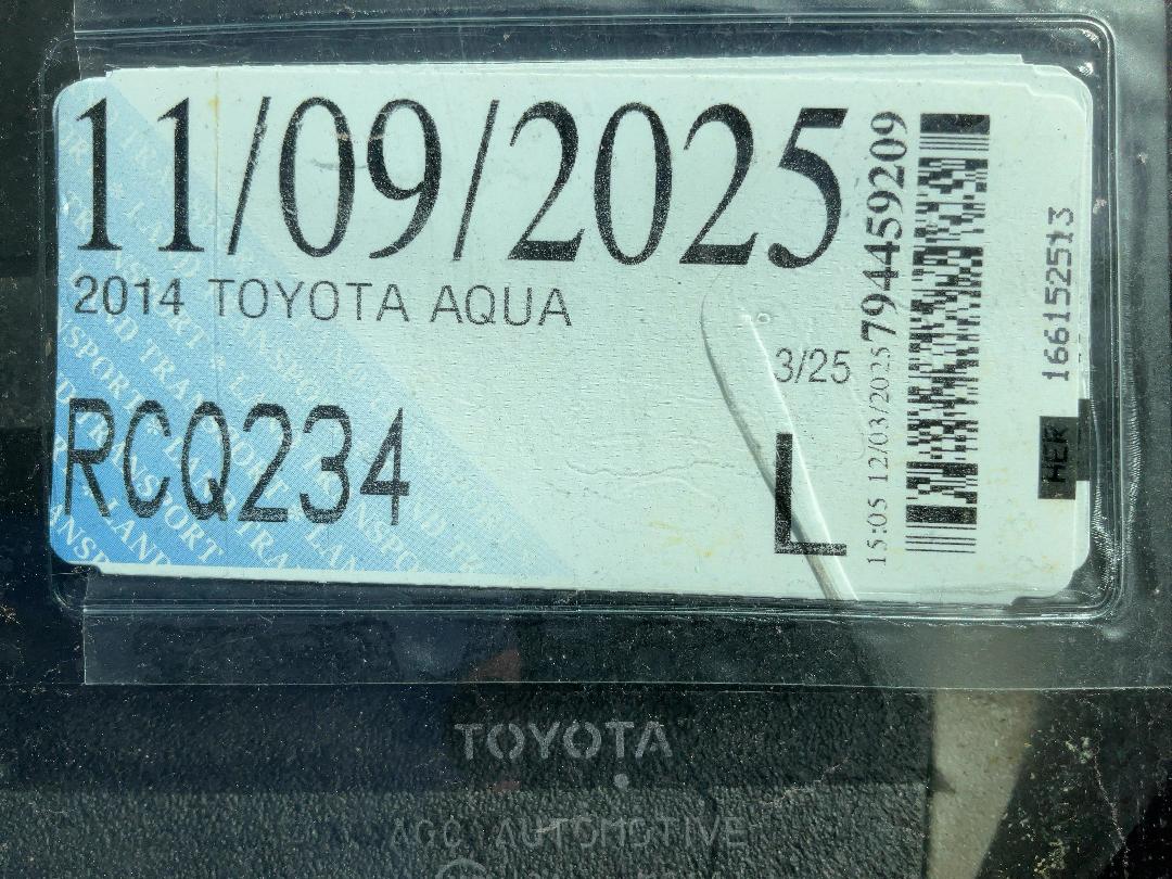 Photo '28' of Toyota Aqua