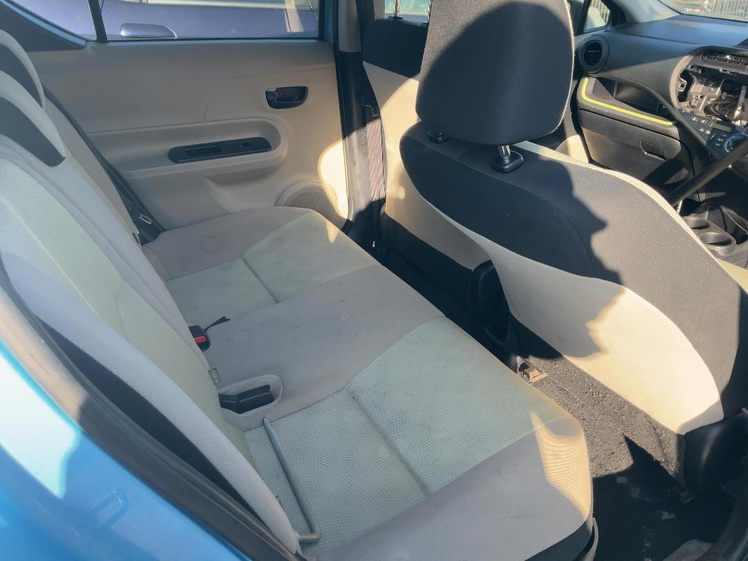 Photo '13' of Toyota Aqua