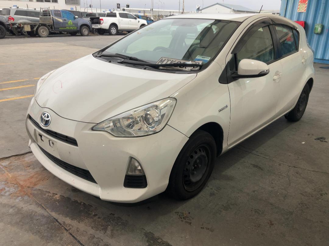 Photo '6' of Toyota Aqua Hybrid