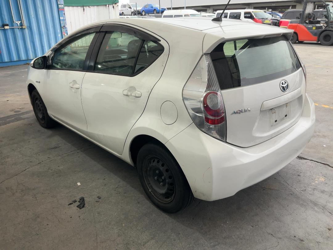 Photo '11' of Toyota Aqua Hybrid