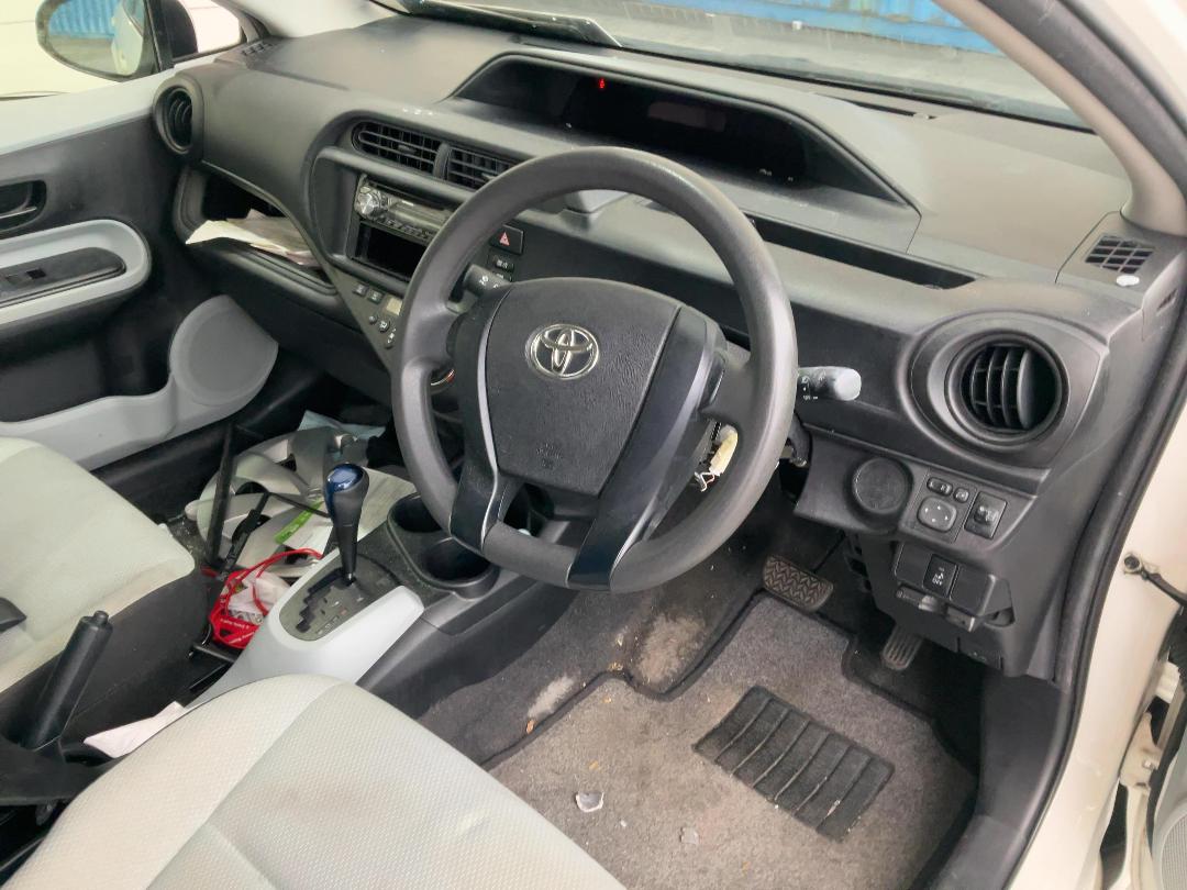 Photo '23' of Toyota Aqua Hybrid