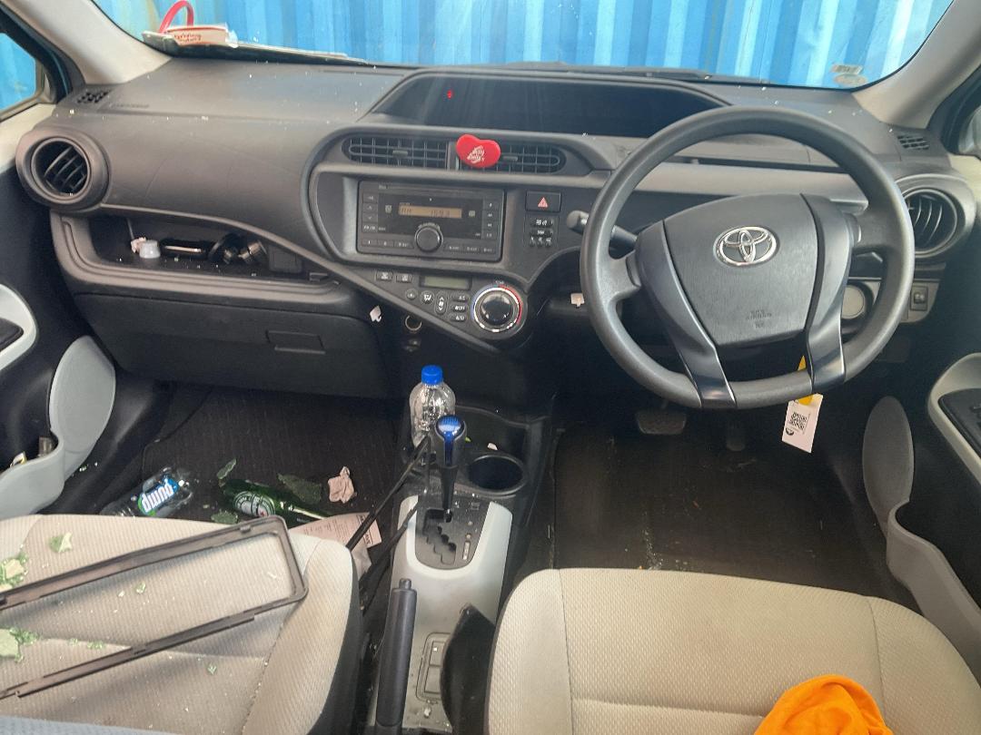 Photo '13' of Toyota Aqua Hybrid