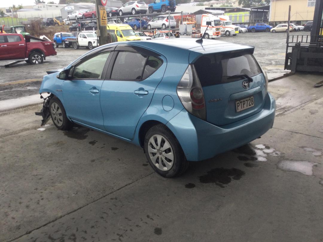 Photo '4' of Toyota Aqua Hybrid