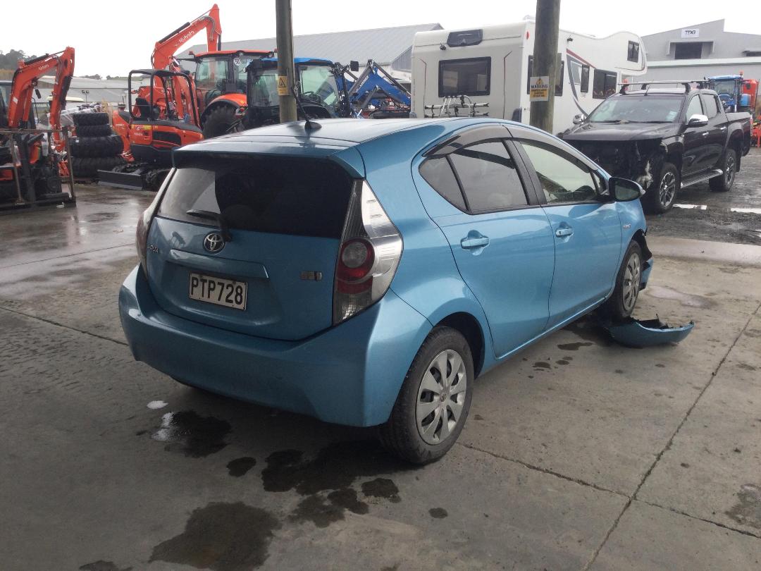 Photo '6' of Toyota Aqua Hybrid