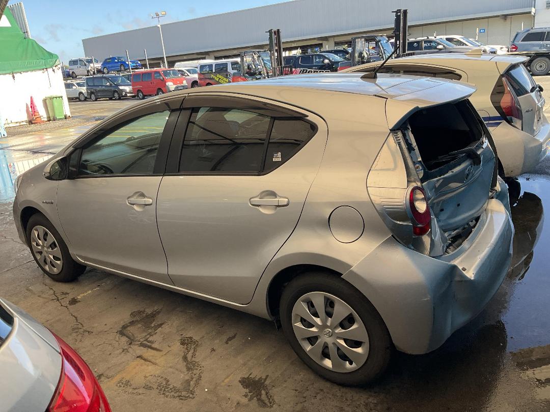 Photo '11' of Toyota Aqua Hybrid