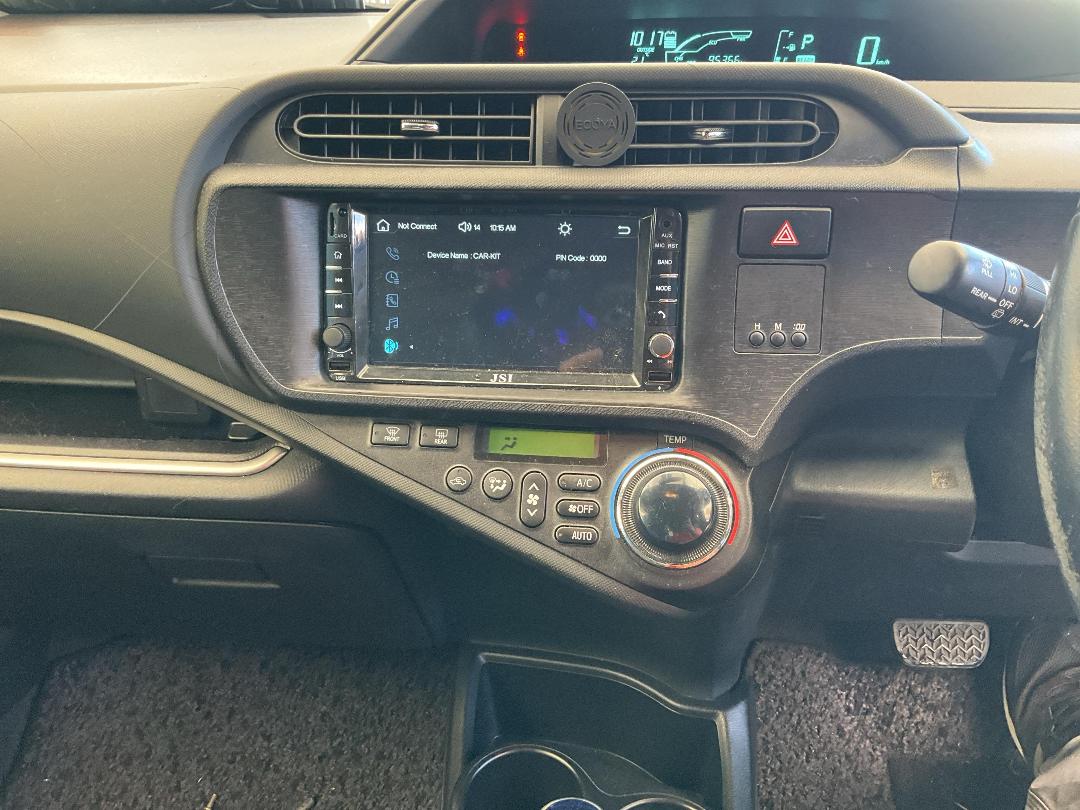 Photo '24' of Toyota Aqua Hybrid