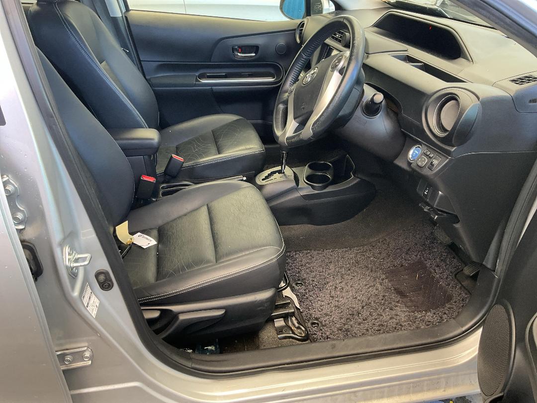 Photo '20' of Toyota Aqua Hybrid