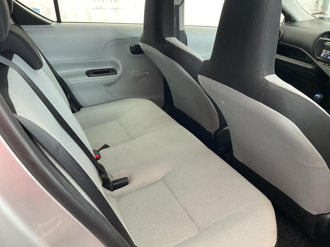 Photo '6' of Toyota Aqua Hybrid