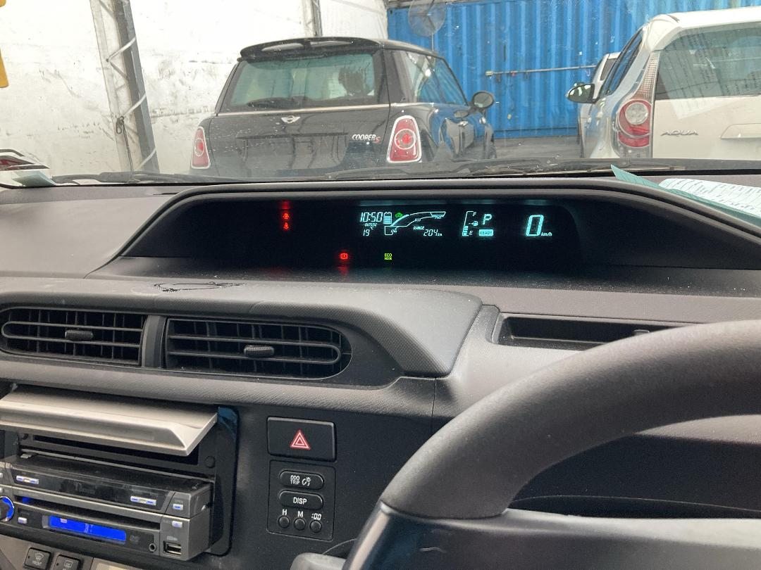 Photo '7' of Toyota Aqua Hybrid