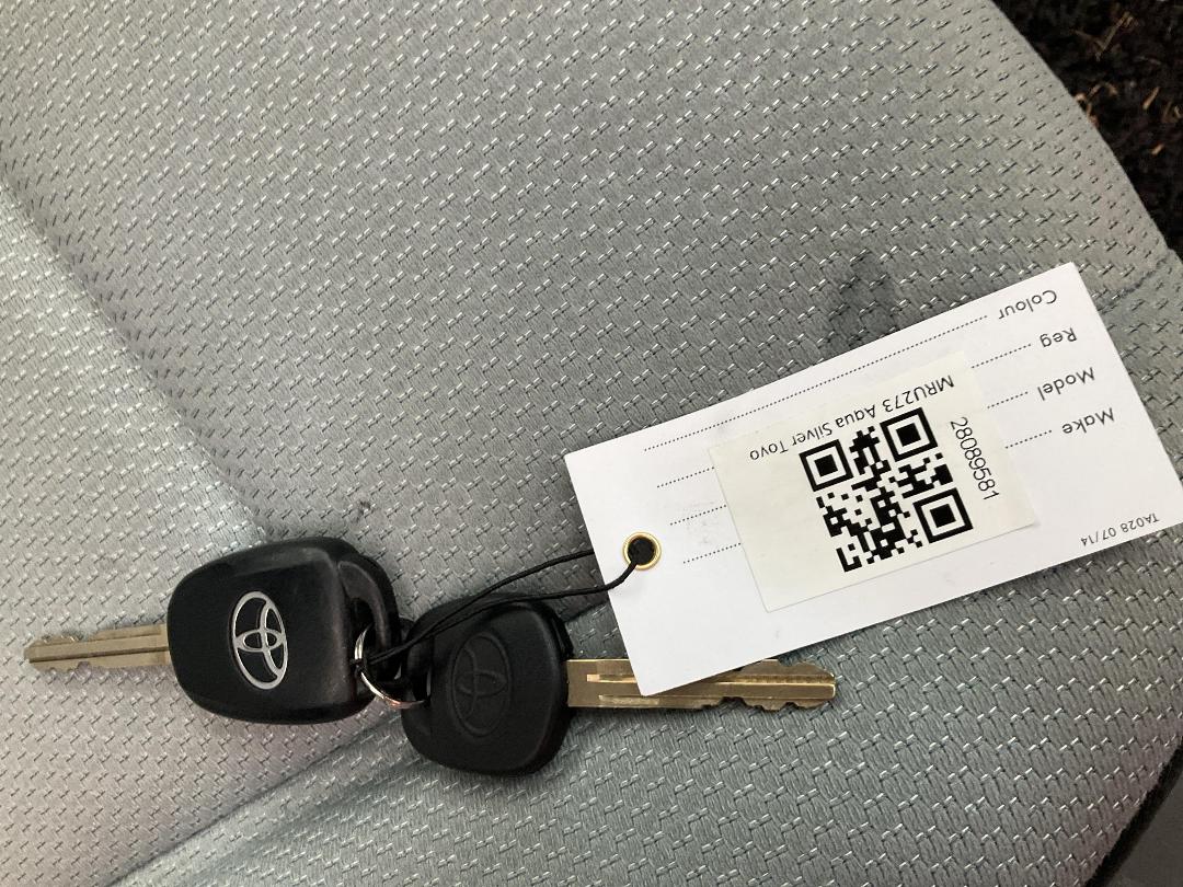 Photo '10' of Toyota Aqua Hybrid