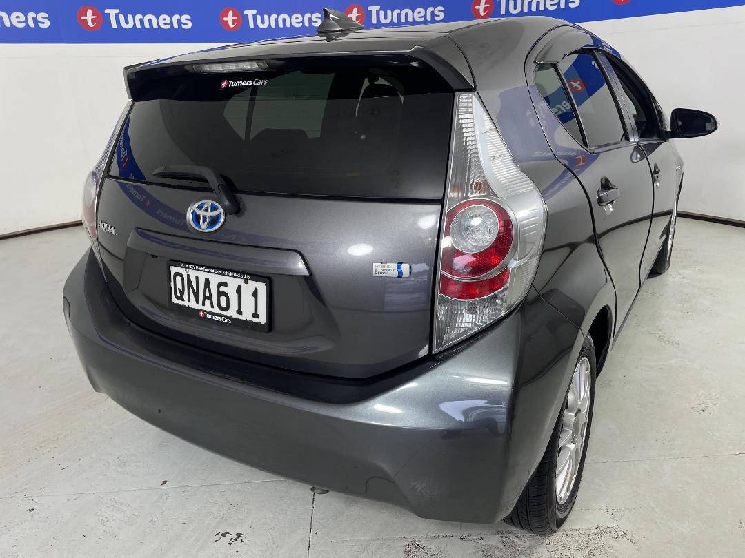 Photo '7' of Toyota Aqua Photo '7' of Toyota Aqua