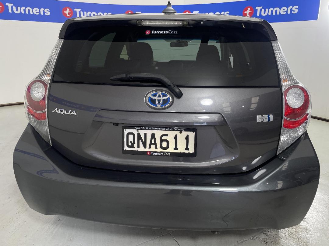 Photo '6' of Toyota Aqua Photo '6' of Toyota Aqua