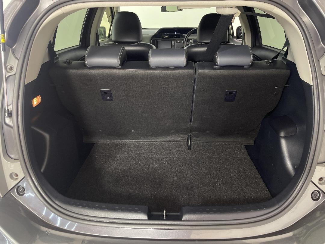 Photo '14' of Toyota Aqua Photo '14' of Toyota Aqua