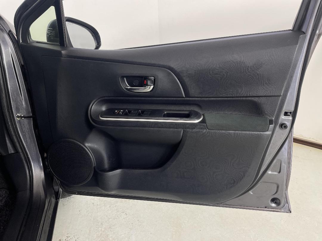 Photo '15' of Toyota Aqua Photo '15' of Toyota Aqua