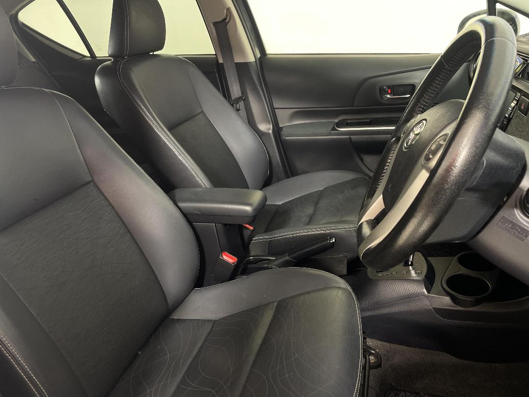 Photo '16' of Toyota Aqua Photo '16' of Toyota Aqua