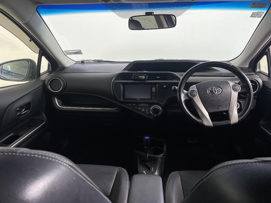 Photo '17' of Toyota Aqua Photo '17' of Toyota Aqua