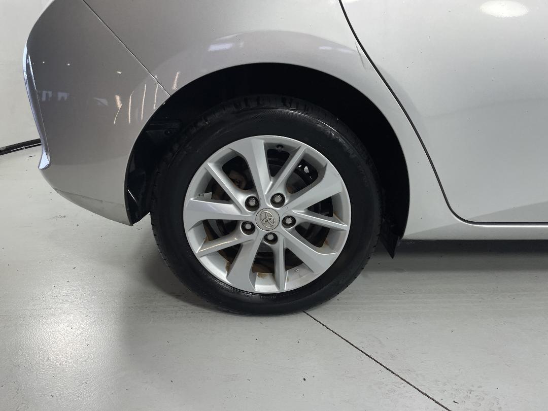 Photo '12' of Toyota Auris