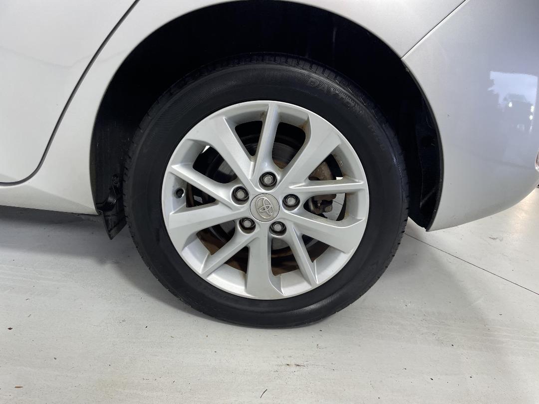 Photo '11' of Toyota Auris