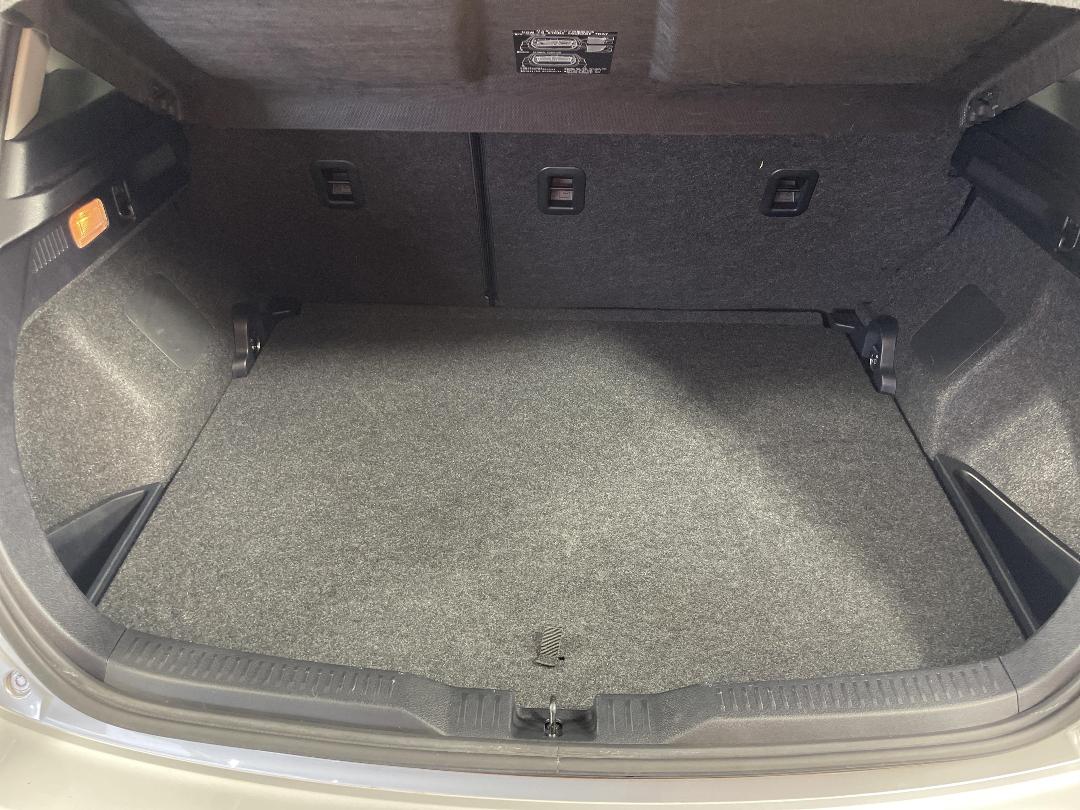 Photo '14' of Toyota Auris