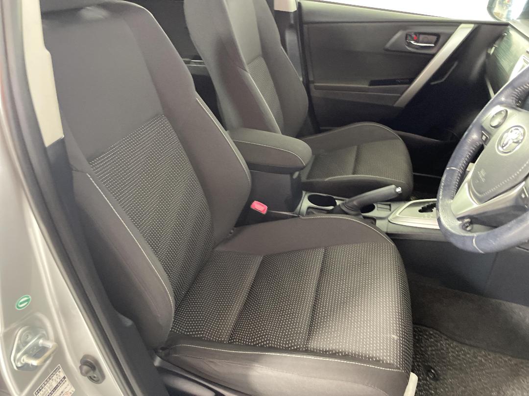 Photo '16' of Toyota Auris