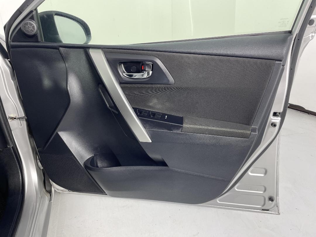 Photo '15' of Toyota Auris