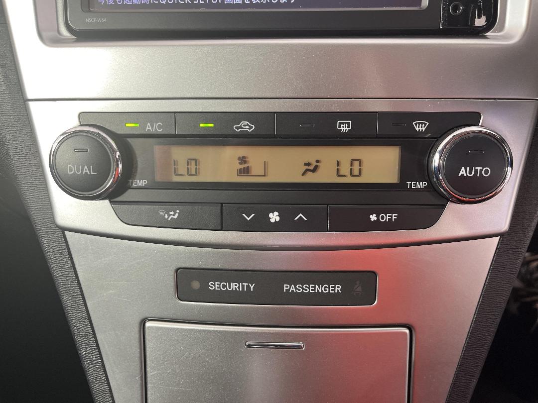 Photo '28' of Toyota Avensis Photo '28' of Toyota Avensis