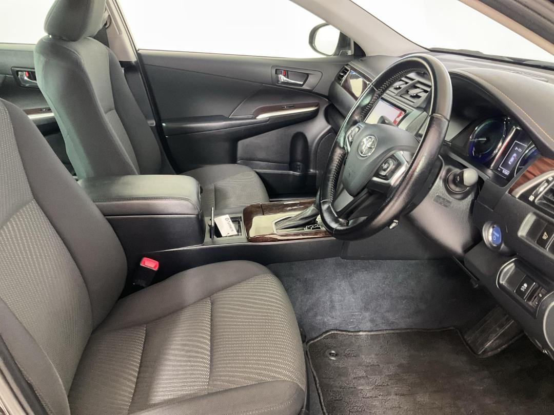 Photo '16' of Toyota Camry