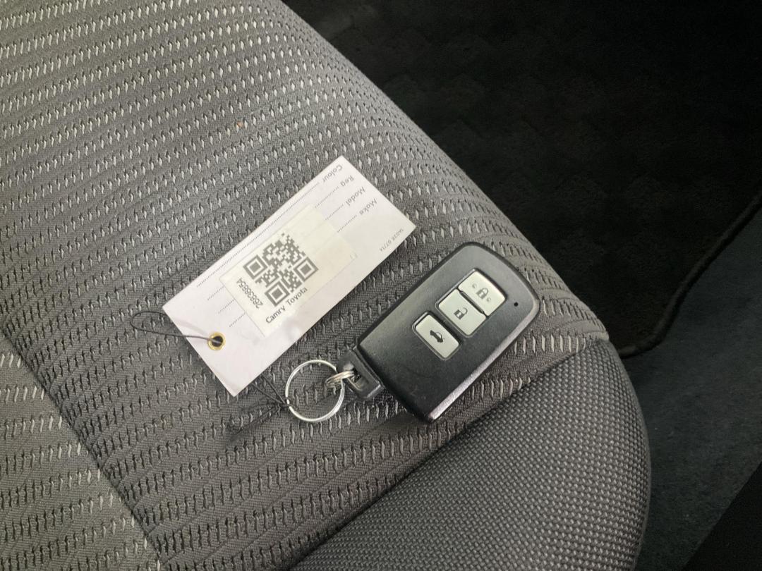 Photo '22' of Toyota Camry