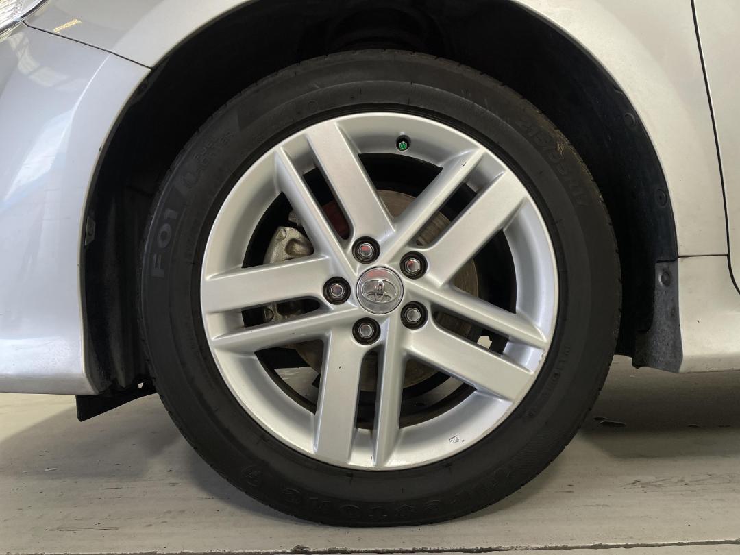 Photo '10' of Toyota Camry