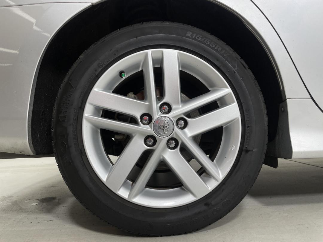 Photo '12' of Toyota Camry