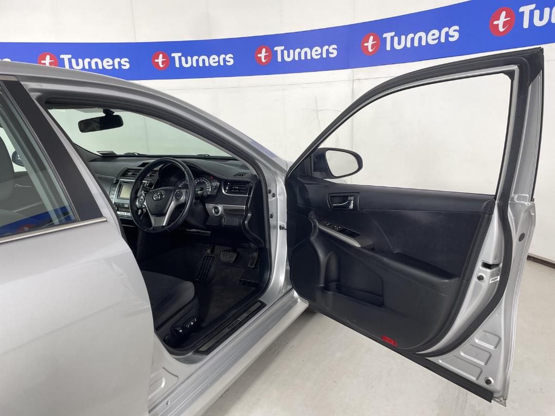 Photo '15' of Toyota Camry