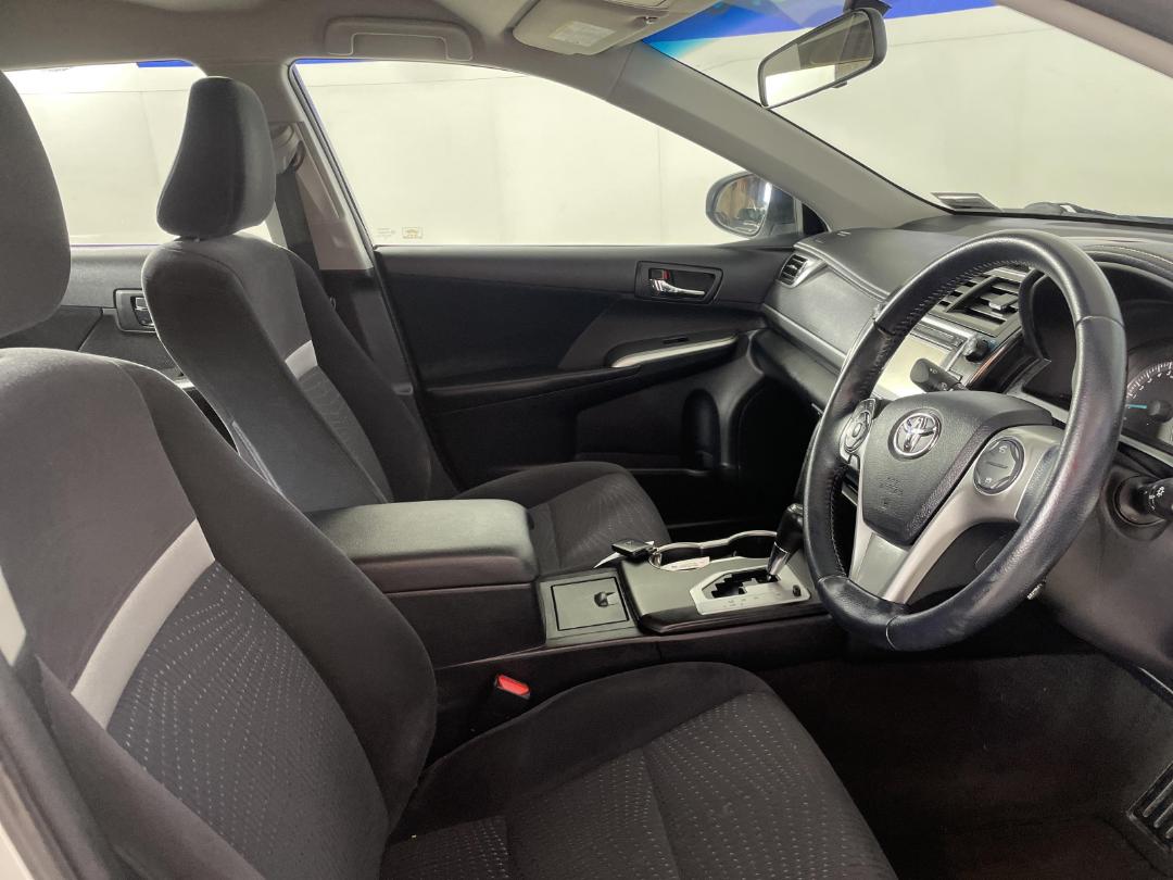 Photo '16' of Toyota Camry