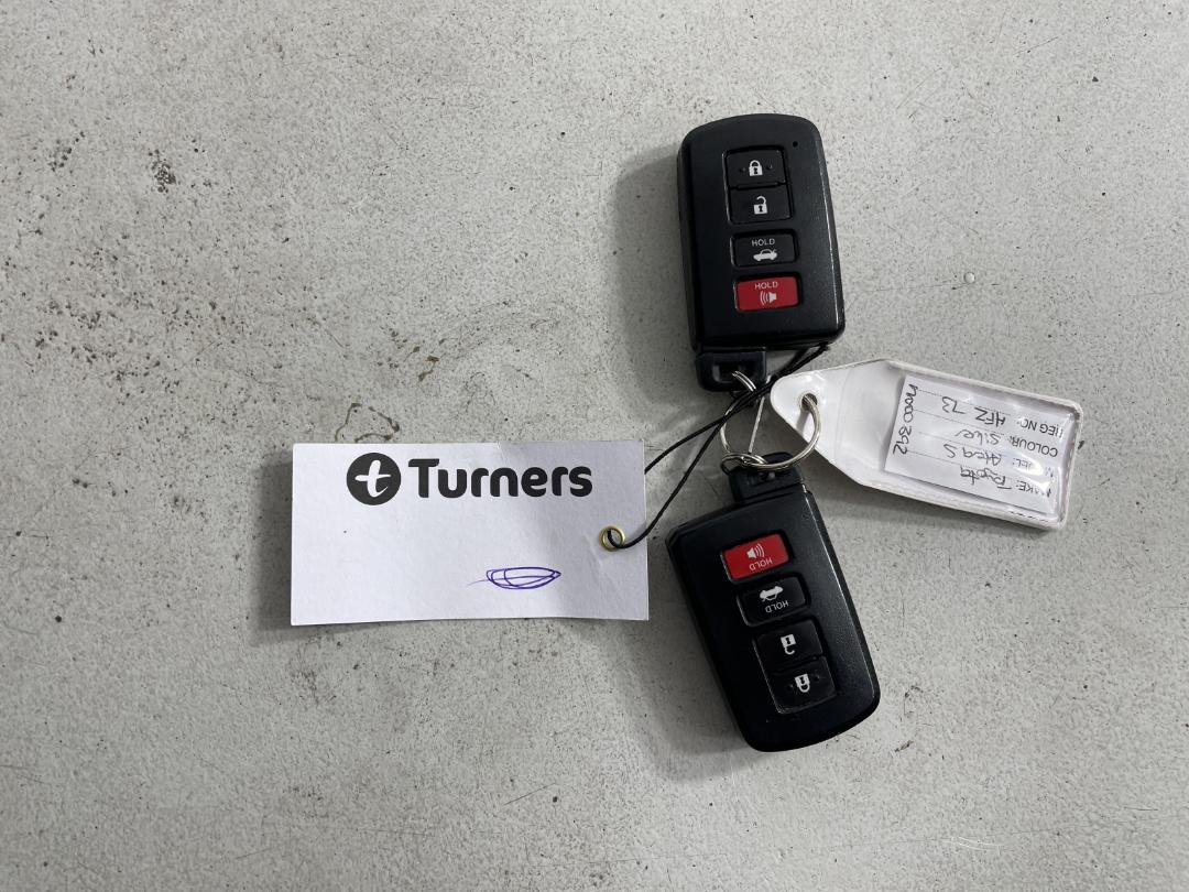 Photo '22' of Toyota Camry