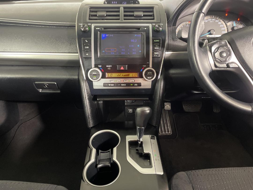 Photo '18' of Toyota Camry