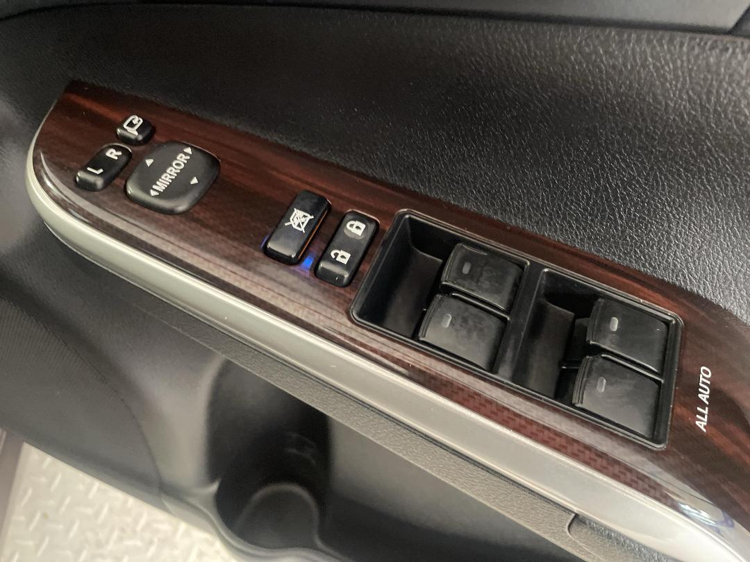 Photo '24' of Toyota Camry Photo '24' of Toyota Camry