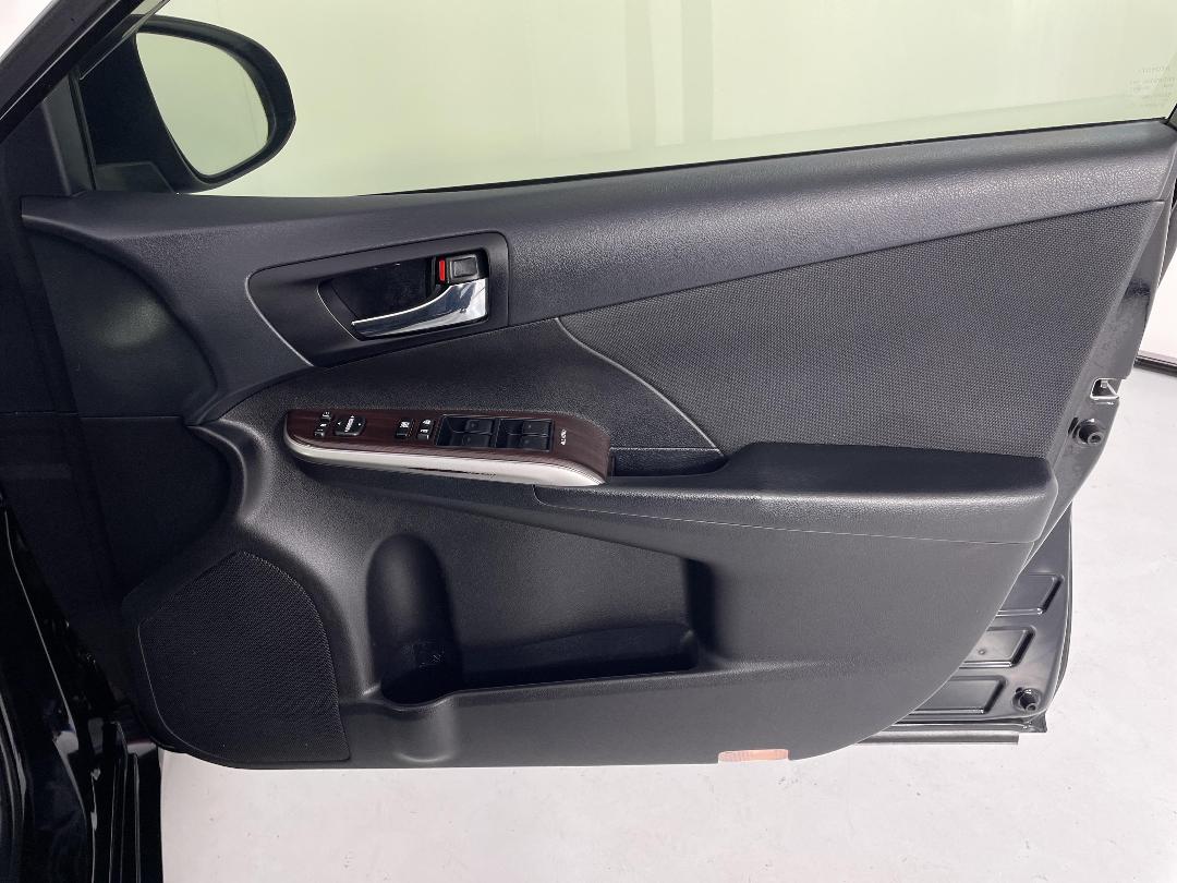 Photo '15' of Toyota Camry