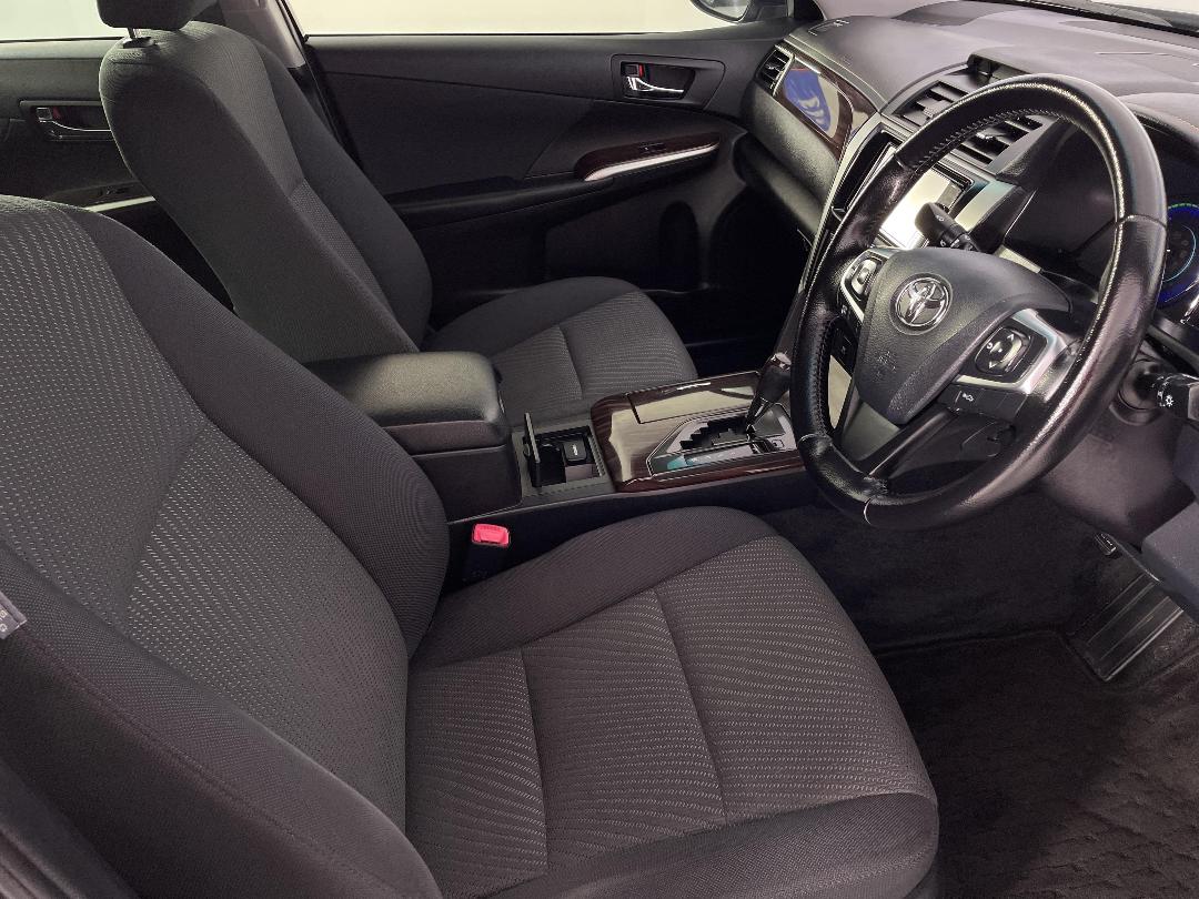 Photo '16' of Toyota Camry