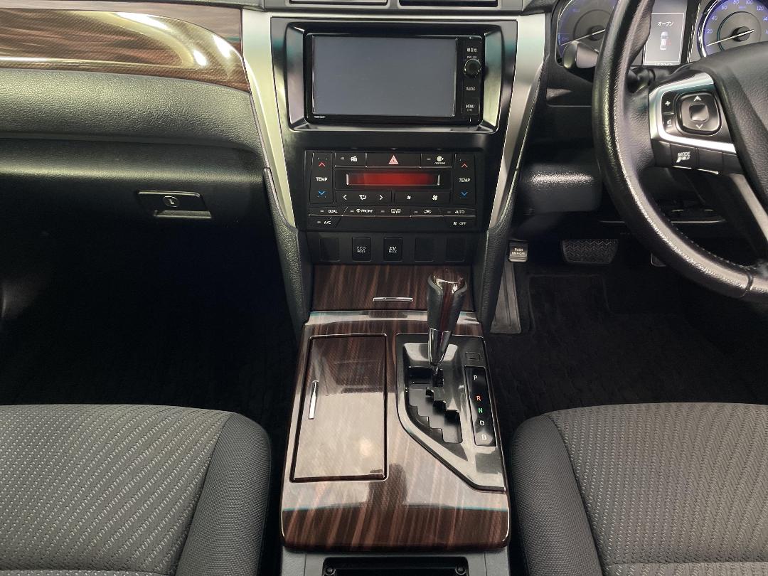 Photo '18' of Toyota Camry