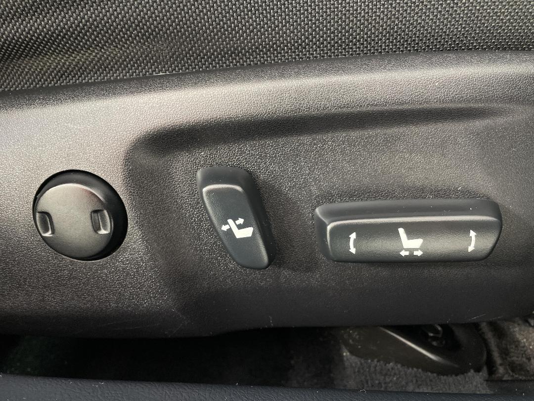 Photo '23' of Toyota Camry