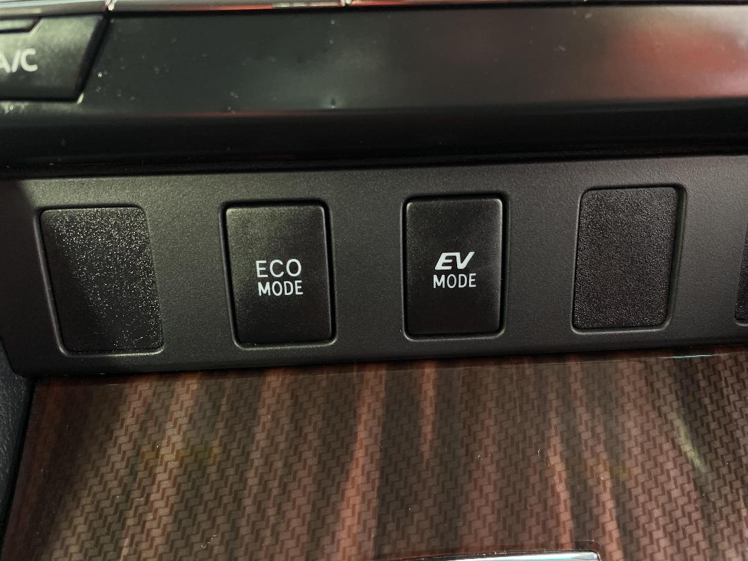 Photo '30' of Toyota Camry