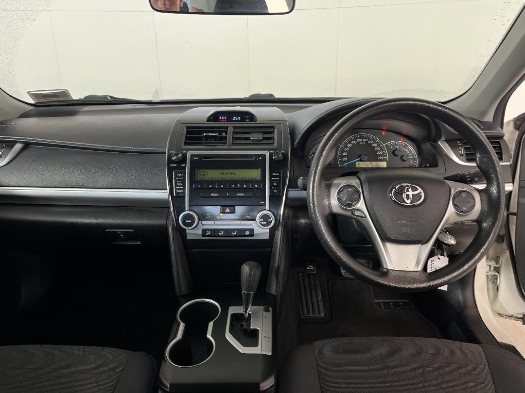 Photo '17' of Toyota Camry