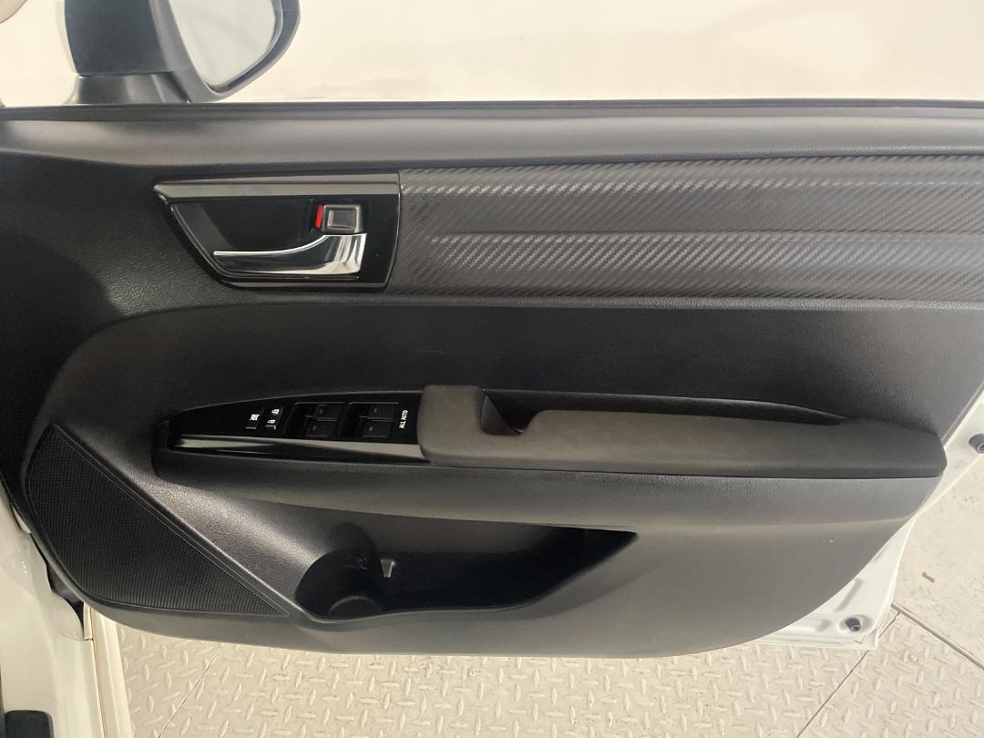 Photo '15' of Toyota Corolla Photo '15' of Toyota Corolla