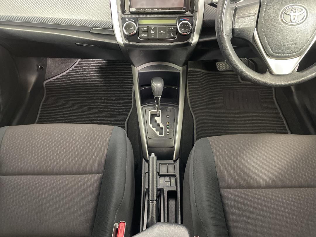 Photo '18' of Toyota Corolla