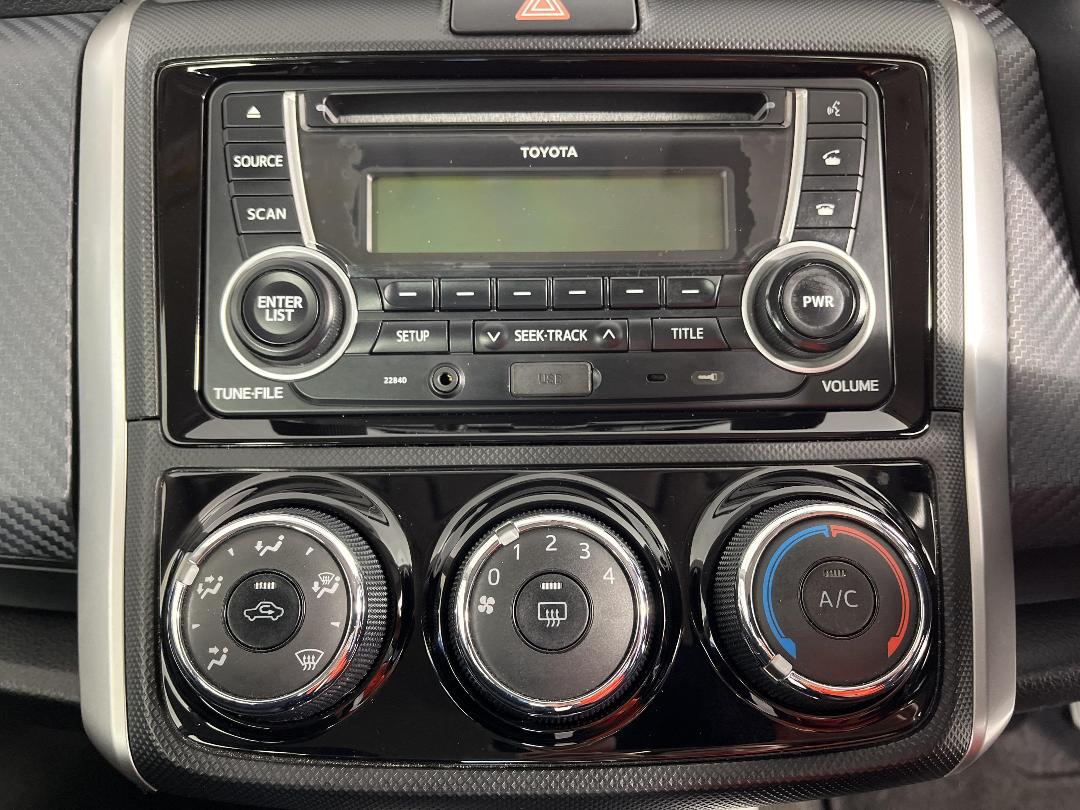 Photo '24' of Toyota Corolla