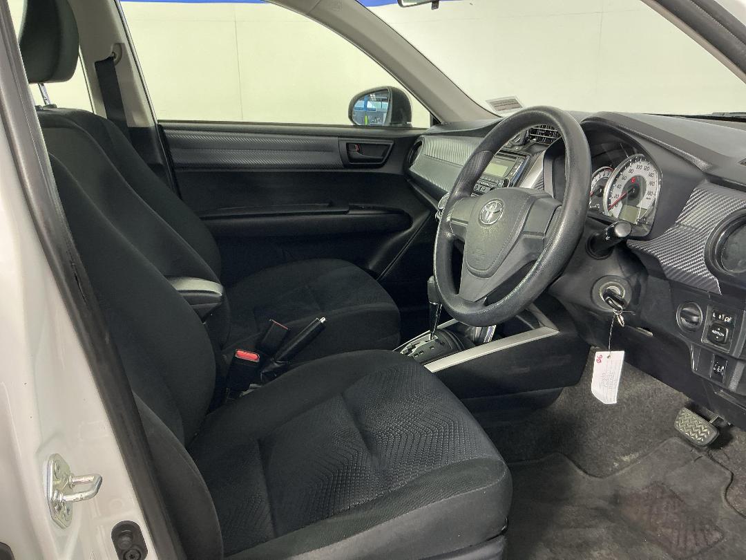 Photo '16' of Toyota Corolla Photo '16' of Toyota Corolla