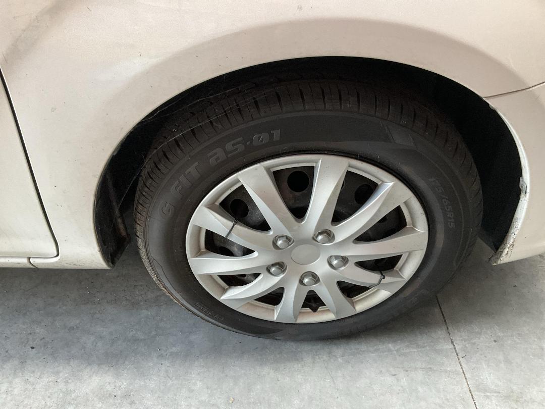 Photo '10' of Toyota Corolla Axio Hybird