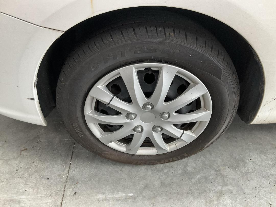 Photo '11' of Toyota Corolla Axio Hybird