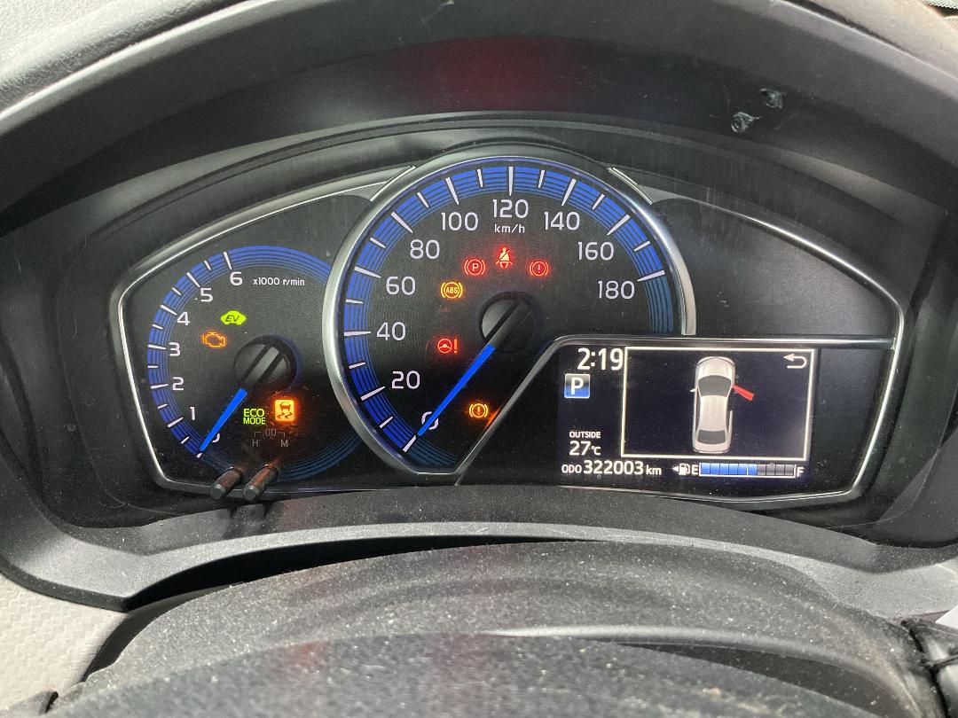 Photo '15' of Toyota Corolla Axio Hybird