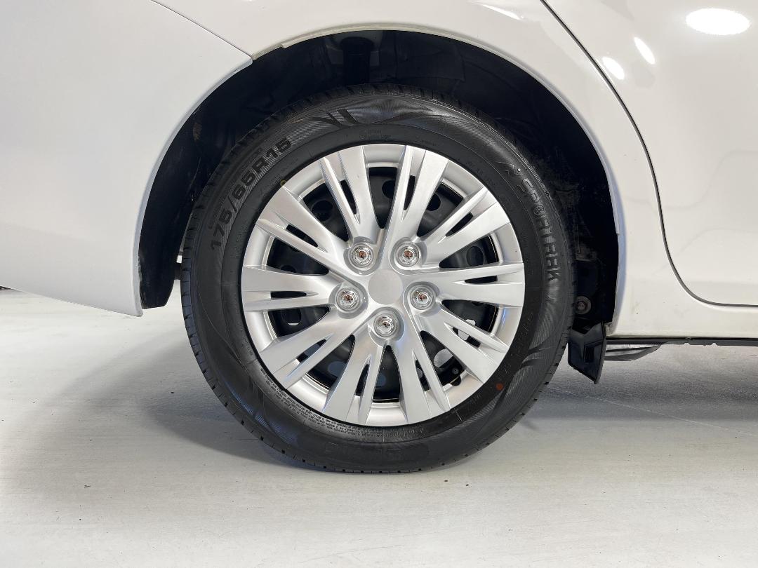 Photo '12' of Toyota Corolla