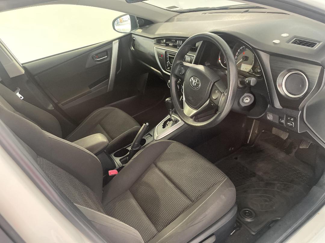 Photo '16' of Toyota Corolla Photo '16' of Toyota Corolla